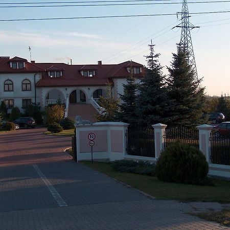 Pod Lwami Otel Błonie Dış mekan fotoğraf