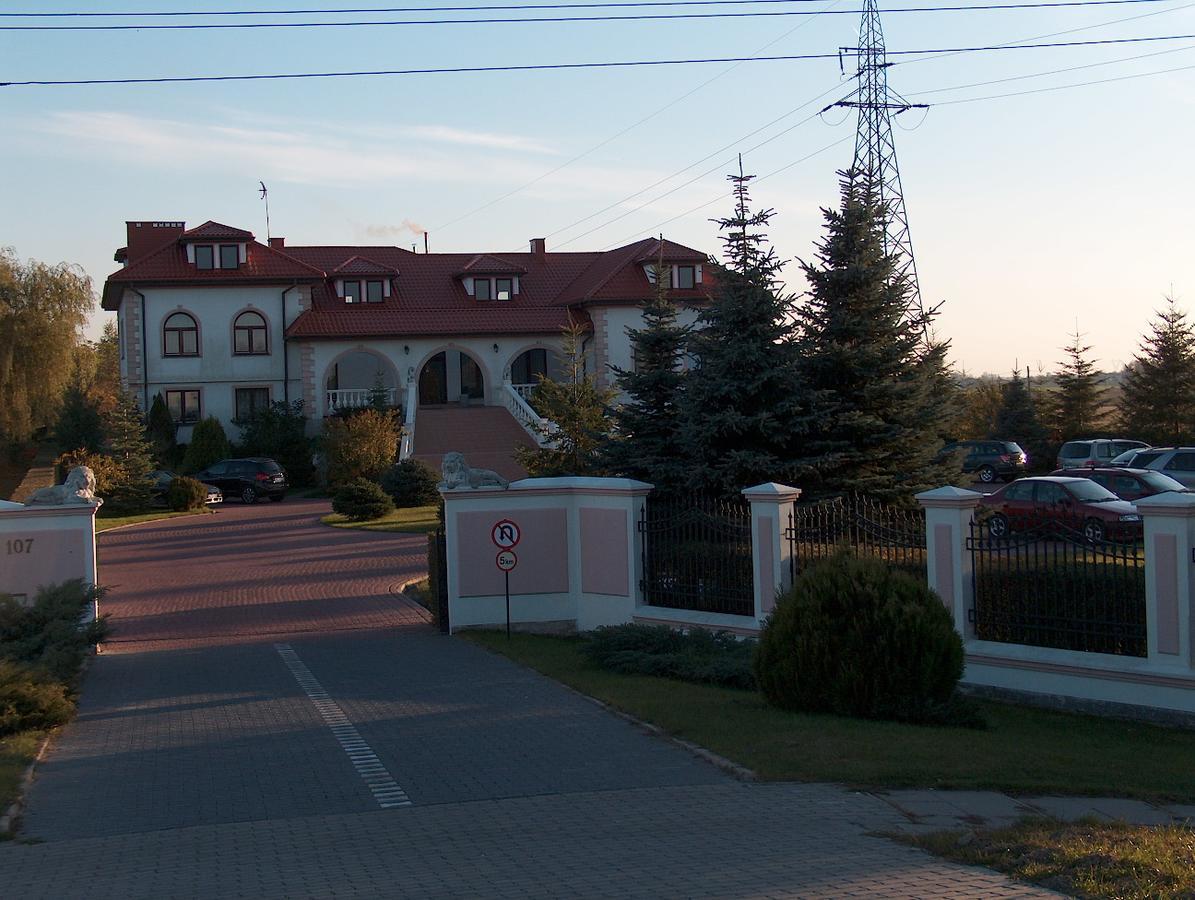 Pod Lwami Otel Błonie Dış mekan fotoğraf