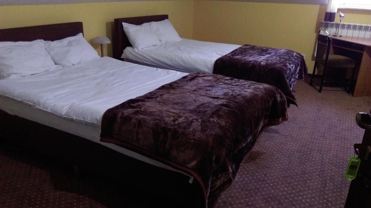 Pod Lwami Otel Błonie Dış mekan fotoğraf